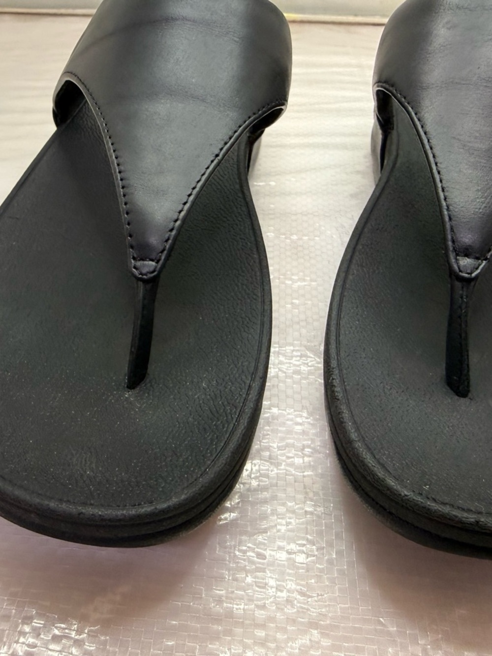 FitFlop Black Leather Thong Sandals - Picture 2 of 11